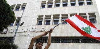 إفلاس لبنان.. كيف وضعت الزبائنية السياسية البلد على حافة الإنهيار؟