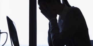 "الأسقف الزجاجية" وما تعانيه النساء في أماكن العمل
