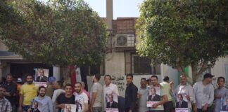 بجدول الضرب.. المعارضة "قد تكون ممنوعة" من تخطي عتبة توكيلات الرئاسة طابور مواطنين لتحرير توكيلات الترشح لرئاسة الجمهورية، سبتمبر 2023 (وكالات)