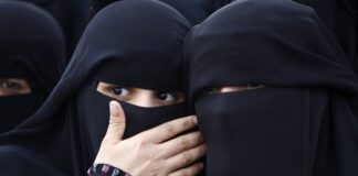 حظر النقاب.. معركة تحسمها الطالبات بالبقاء في المنزل والجدل "أزهري/سلفي"