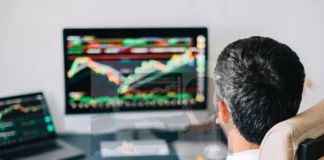 مع قرب الانتخابات الرئاسية.. هل يدفع انهيار العملة الأرجنتين للتفكير في "دولرة" اقتصادها؟