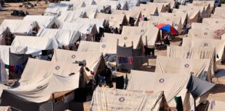 بلومبرج: هذا مخرج مصر الوحيد من أزمة "تهجير الفلسطينيين" معسكر للنازحين الفلسطينيين أقامته الأمم المتحدة في جنوب غزة (وكالات)