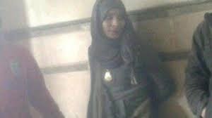 نرمين حسين داخل أحد أقسام الشرطة (وكالات)
