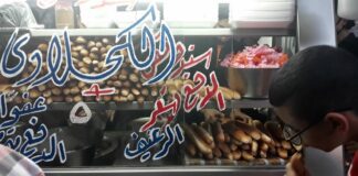 وجبات الشارع بعد ارتفاعات الأسعار.. "تخيل إنك بتاكل لحمة" وجبات الشارع بعد ارتفاعات الأسعار.. تخيل إنك بتاكل لحمة (وكالات)