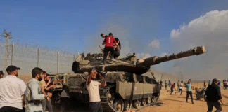 رأي | للأقصى جنود تحميه المقاومة الفلسطينية تسيطر على دبابة عسكرية إسرائيلية (وكالات)