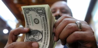 انخفضت 9 مليارات.. لماذا تراجعت تحويلات المصريين في الخارج؟ انخفضت 9 مليارات.. لماذا تراجعت تحويلات المصريين في الخارج؟