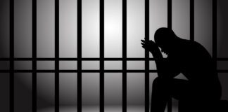 "هو احنا اتنسينا؟" السجناء الاحتياطيين كمن في قبورهم يسمعون أشخاصًا يقتربون من المقبرة يناقشون تحريره ثم يرحلون