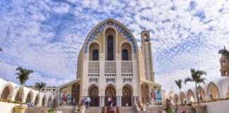 أزمات الأحوال الشخصية للمسيحيين من وجهة نظر "ابن أمه" لاتوجد إحصائيات رسمية حول عدد قضايا الطلاق والأحوال الشخصية للمسيحيين نظراً لرفض الدولة إصدار بيانات على أساس ديني