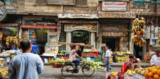 بعد الانتخابات.. ألم الأسعار سيزيد والحكومة مستعدة لردود الفعل تقرير "بلومبرج" يتوقع مزيد من زيادات الأسعار في وقت ستبدو الحكومة مستعدة لردود الفعل الغاضبة من المواطنين