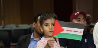 على الساحة.. نشرة أسبوعية: القاهرة مع غزة وإدانة شعبية لمجزرة الفجر.. المعارضة ضد "بيان الحكومة" وترقب لتحركات إنهاء "الحبس الاحتياطي" طفل يرفع علم فلسطين في فعالية تضامنية في نقابة الصحفيين الأسبوع المنصرم - فيس بوك