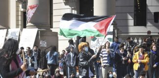 عام على العدوان.. فلسطين تكسب مزيدًا من الدعم الشعبي العالمي والخذلان العربي احتجاجات طلاب الجامعات الأمريكية دعمًا للقضية الفلسطينية (وكالات)