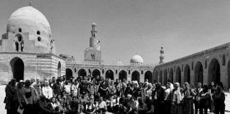 القاهرة في أعين أولادها.. إعادة "رسم مصر" بالفرشاة والألوان الدكتور محمد حمدي: نحلم بأن تنتقل المبادرة إلى المحافظات الأخرى؛ لرسم وتوثيق الأماكن التاريخيّة بها، وسرد وحكي تاريخ كلّ محافظةٍ على حدةٍ