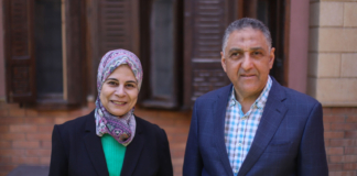منار الطنطاوي.. أكاديمية تدفع ثمن الدفاع عن حرية زوجها هشام جعفر وزوجته الأكاديمية منار الطنطاوي التي دفعت ثمناً كبيراً في حريته - تصوير محمد الراعي