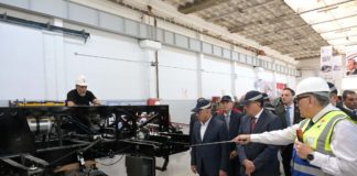 العمال في أسبوع: عودة العمل بشركتي النصر للسيارات والمسبوكات.. وعاملات قطاع الاستثمار يطالبن بحقوقهن إعادة تشغيل شركة النصر للسيارات يحمل أهمية استراتيجية لدعم الصناعة الوطنية وتعزيز قدرات مصر الإنتاجية- الصورة من وزارة قطاع الأعمال - فيس بوك
