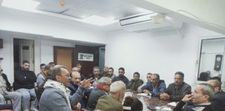 العمال في أسبوع: رفع قيمة المنح الدورية للعمالة غير المنتظمة.. واستئناف مناقشات قانون العمل في البرلمان القيادي العمالي خليل رزق، متحدثًا في مناقشات كيفية تنفيذ حكم قضائي جديد لصالح السائقين - فيس بوك دار الخدمات النقابية