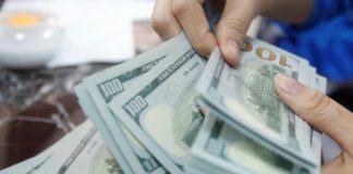نشرة من الشارع: الدولار يتخطى الخمسين.. رفع أسعار الإنترنت المنزلي وكروت الشحن