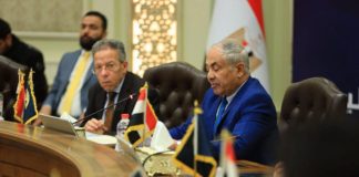 نشرة "على الساحة": استمرار الجدل حول "المسئولية الطبية".. وحزب موالاة جديد لترتيب "كعكة" برلمان 2025 أسامة عبد الحي نقيب أطباء مصر في جلسة نقاشية حول قانون المسئولية الطبية بحزب حماة وطن- فيس بوك الحزب