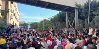 قانون عمل جديد.. تطلعات للإصلاح تصطدم بواقع الأزمات العمالية قانون العمل الجديد رسب في أيام تطبيقه وفق مراقبون - الصورة لفاعليات عمالية سابقة - خاص