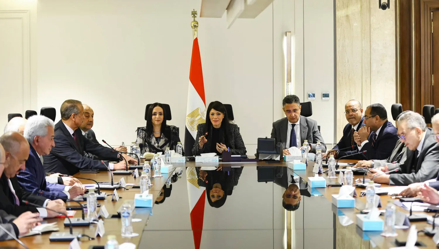 جانب من اجتماع المجلس القومي للأجور برئاسة وزيرة التخطيط المصرية رانيا المشاط (الشرق الأوسط)