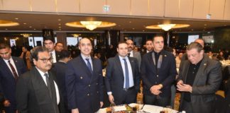 نشرة "على الساحة": موائد سياسية رمضانية بنكهة انتخابية.. واستمرار مواجهة زيادة الرسوم القضائية من حفل سحور حزب العدل.. وفي الصورة من اليمين لليسار: حازم عمر رئيس حزب الشعب الجمهوري وأحمد عبد الجواد أمين عام مستقبل وطن ، وعبد المنعم إمام رئيس حزب العدل، والمستشار محمود فوزي وزير التواصل السياسي، وفريد زهران رئيس الحزب المصري الديمقراطي الاجتماعي - فيس بوك حزب العدل