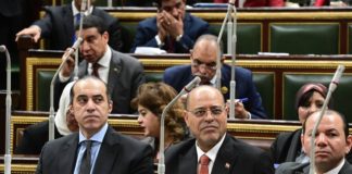 العمال في أسبوع: اتهامات عمالية لمجلس النواب بـ "سلق" قانون العمل.. ومطالبات بإنصاف العاملات في اليوم العالمي للمرأة انتقادات العمال تلاحق مجلس النواب على خلفية رفضهم لمشروع قانون العمل الجديد، فيما ترى فيه الحكومة قانونا نموذجيا مفيدا للعمال - فيس بوك