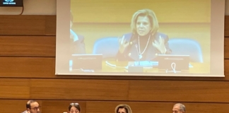 بسبب خفض التصنيف.. المجلس القومي "يستدعي" حقوقيي الداخل والخارج المجلس القومي لحقوق الإنسان يحاول منذ المراجعة الدورية الشاملة في جنيف أن يفتح أبوابه من جديد لتلافي أزمة التصنيف- والصورة لاجتماع للمجلس في جنيف يتقدمه السفيرة مشيرة خطاب رئيسة المجلس والسياسي البارز محمد أنور السادات عضو المجلس - موقع المجلس