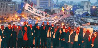 قبل الانتخابات.. ما هي لحظتنا السياسية الراهنة؟ القوي الديمقراطية المصرية تحتاج إلى وقفة لقراءة المشهد السياسي الراهن ومآلاته وفق مقال جديد للسياسي والحقوقي أحمد فوزي - الصورة تصميم سلمى الطوبجي - فكر تاني