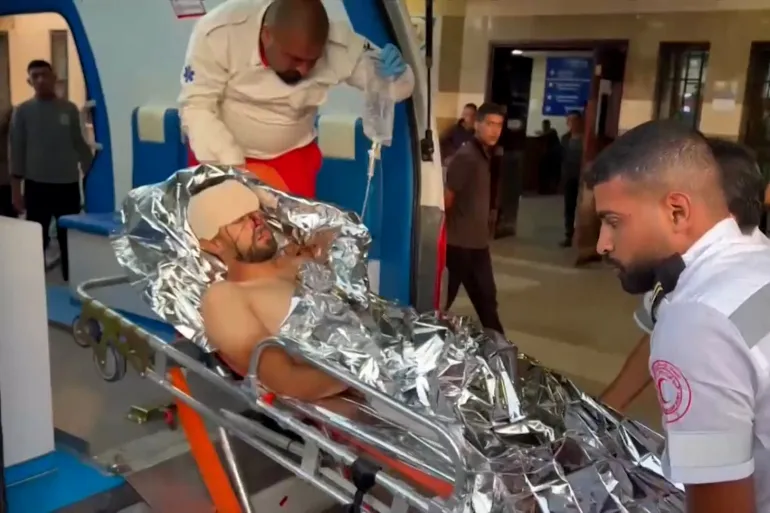 توزيع المساعدات يجري في ما تُسمى المناطق العازلة جنوبي غزة (الجزيرة)