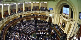 من الشيوخ للنواب والعكس.. ماذا نعرف عن "لعبة الكراسي البرلمانية"؟ البرلمان المصري (أرشيفية - وكالات)