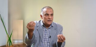 عمرو هاشم ربيع: نحن أمام برلمان "ما يحلو للسلطة".. القائمة المطلقة تزوير للإرادة.. والأخطار الخارجية لا تبرر تقييد الداخل "حوار" الدكتور عمرو هاشم ربيع مستشار مركز الأهرام للدراسات الاستراتيجية والسياسية عضو مجلس أمناء الحوار الوطني - تصوير هاجر نور الدين - فكر تاني