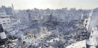 الصراع الصهيوني - الفلسطيني بين النصر العسكري والهزيمة الإستراتيجية لقطة من فيديو بثتها وكالة فرانس برس، فلسطينيين يتفقدون الدمار الذي خلفته غارة إسرائيلية على مخيم جباليا للاجئين في قطاع غزة، في الأول من نوفمبر 2023. (صورة لوكالة فرانس برس)