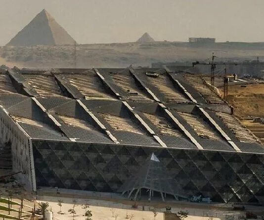 نشرة من الشارع: المتحف الكبير.. خسائر تجار المحمول.. موقف أسعار السجائر والذهب