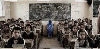 "دمج على ورق".. كيف تبيع المدارس وهم التعليم لأسر ذوي الإعاقات؟