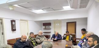 نقابات وعمال: 28 حالة إضراب خلال عام.. والسباق الانتخابي يحرك المشهد النقابي اجتماع في دار الخدمات لمناقشة أوضاع العمال - فيس بوك
