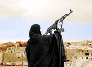 لم يعد الدم حكرًا على الرجال.. كيف وصلت النساء إلى قلب دائرة العنف في الصعيد؟