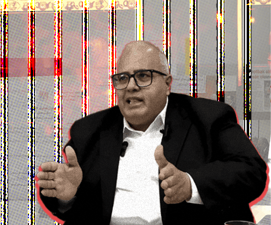 "متفائل ويشكر المتضامنين معه".. ماذا يفعل محمد زهران خلف القضبان؟