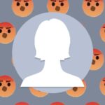 العالم مفتوح على الشاشات.. إلا فتيات يخفين هوياتهن خوفًا من الأهل