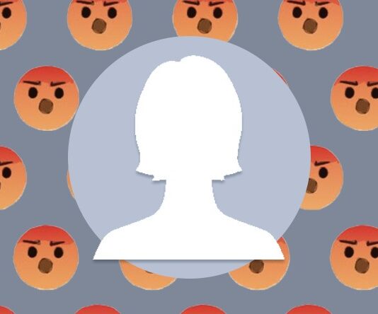 العالم مفتوح على الشاشات.. إلا فتيات يخفين هوياتهن خوفًا من الأهل
